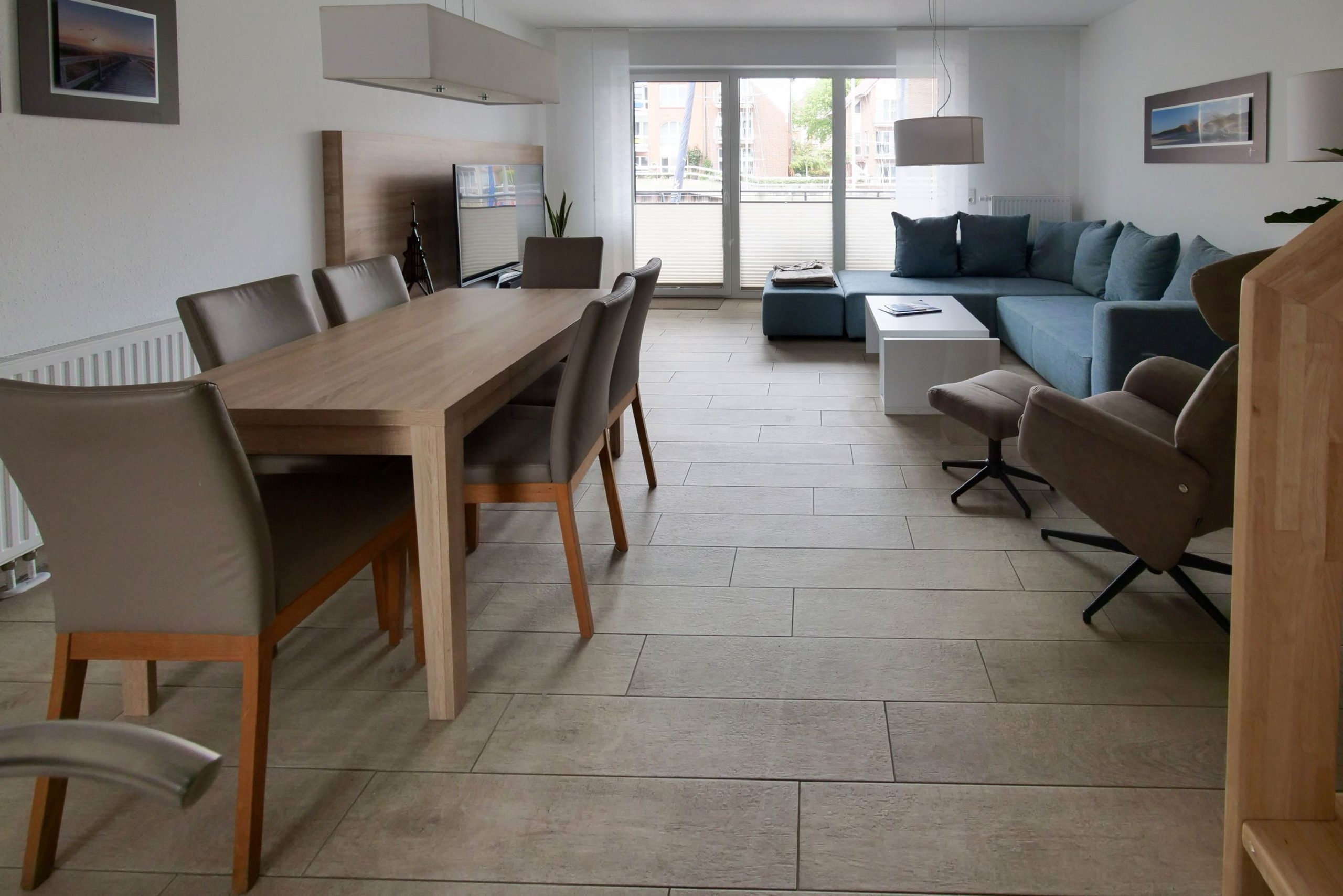 Essbereich mit Sofa in Ferienhaus in Cuxhaven