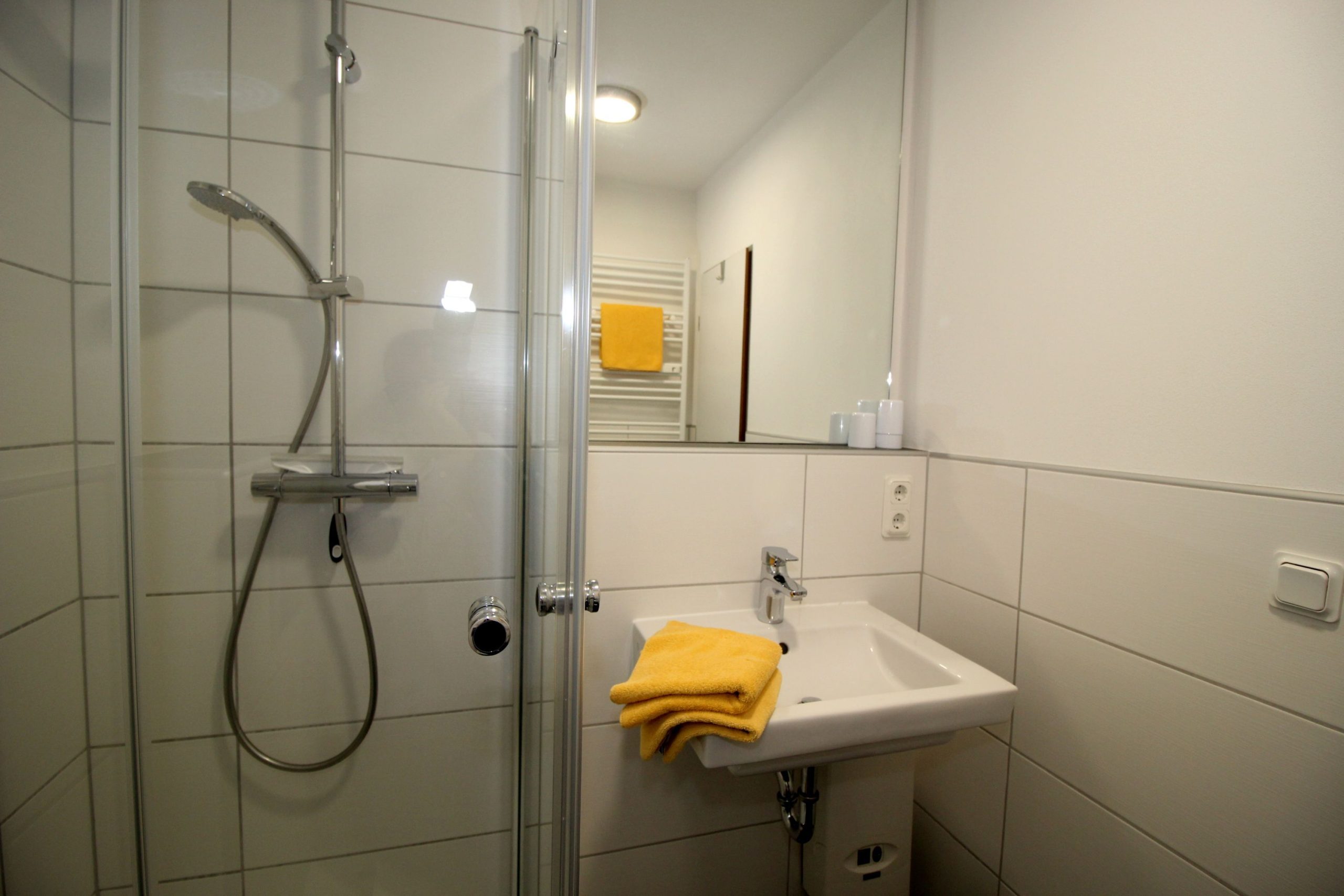 Badezimmer mit Dusche in Ferienwohnung in Cuxhaven