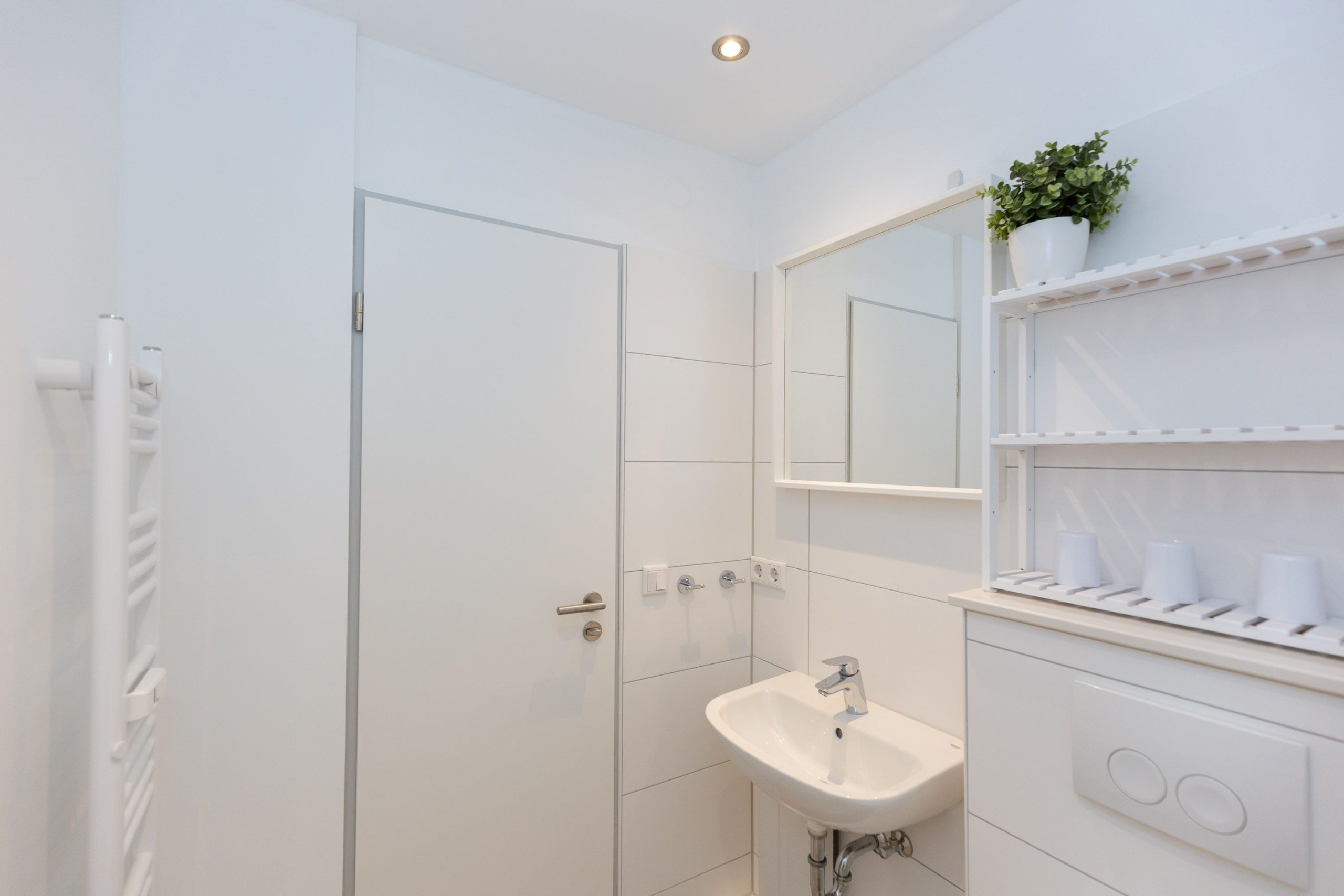 Badezimmer mit Spiegel in Ferienwohnung in Cuxhaven