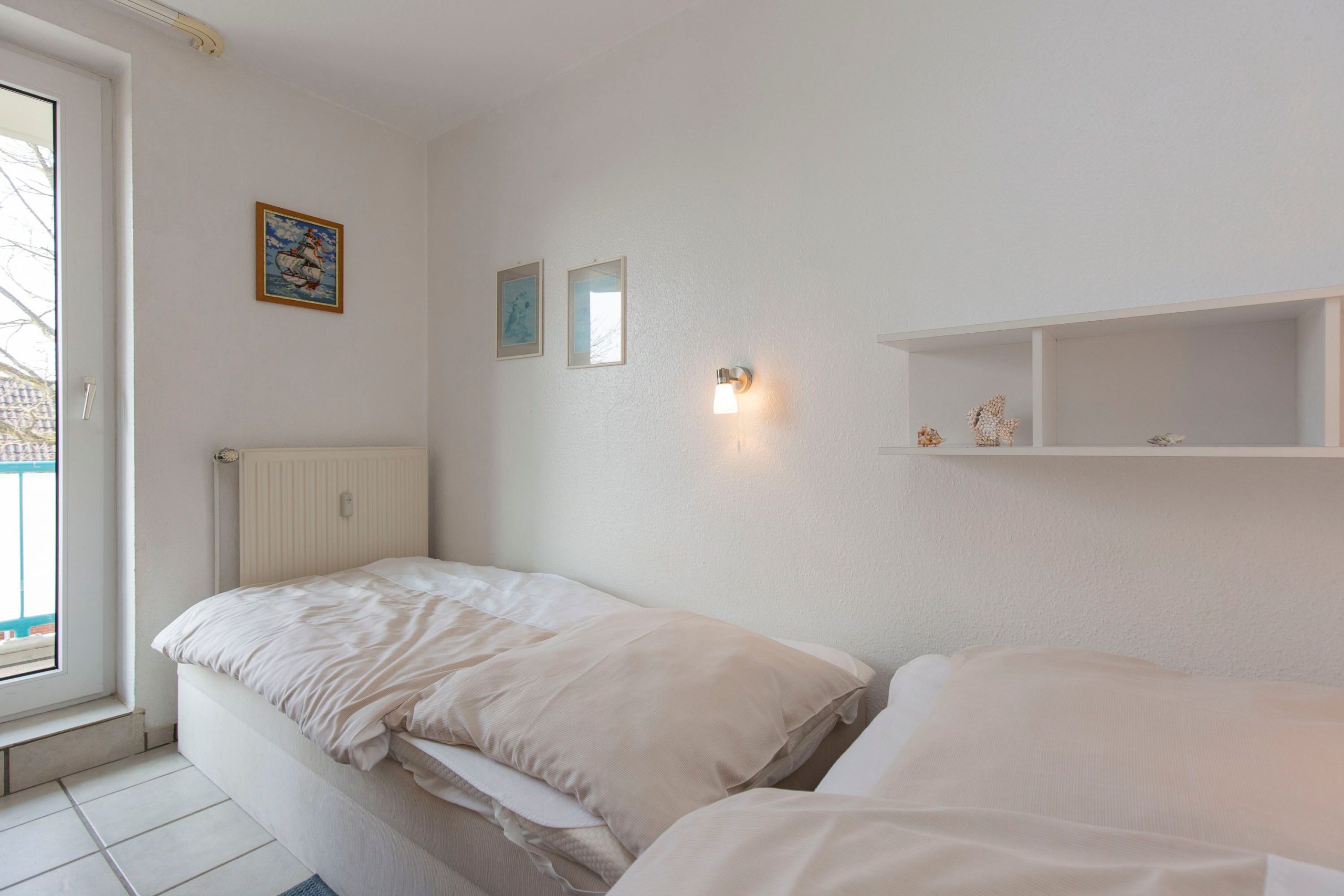Schlafzimmer mit zwei Einzelbetten in Ferienwohnung in Cuxhaven