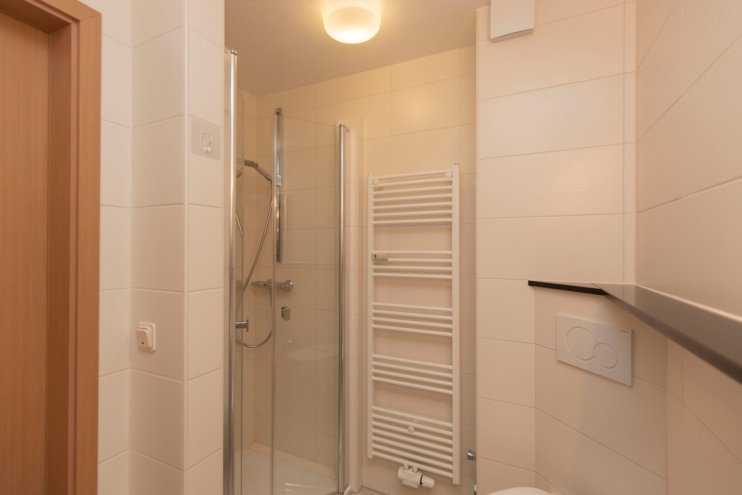 Badezimmer mit Dusche in Ferienwohnung in Cuxhaven